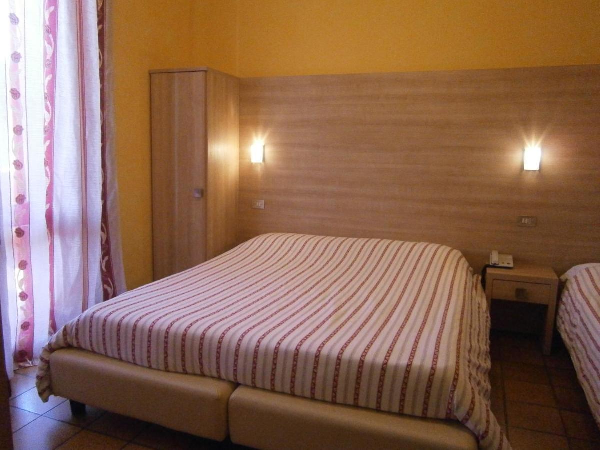 Hotel Chiara Sirmione Room photo