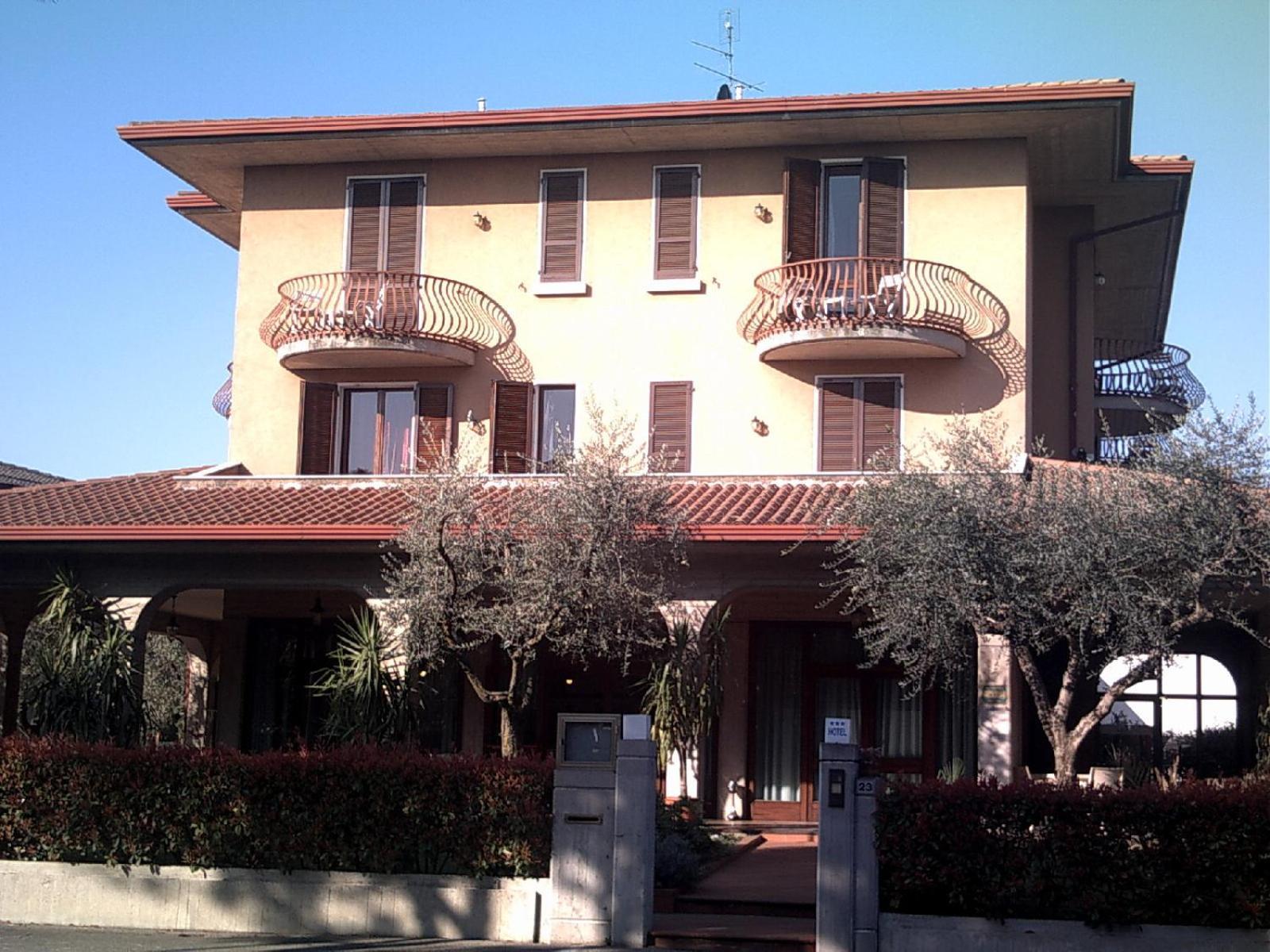 Hotel Chiara Sirmione Exterior photo
